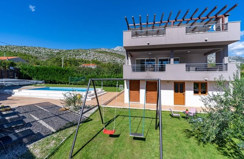 Omis Villa | 215 m² Villa ∙ 4 bedrooms ∙ 7 guests