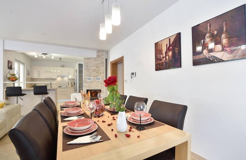 Dugopolje House | 217 m² House ∙ 5 bedrooms ∙ 10 guests
