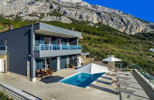 Zelenka House | 220 m² House ∙ 4 bedrooms ∙ 9 guests