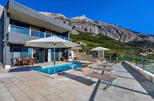 Zelenka House | 220 m² House ∙ 4 bedrooms ∙ 9 guests