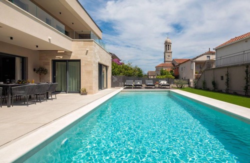Kastel Novi House | 230 m² House ∙ 4 bedrooms ∙ 8 guests
