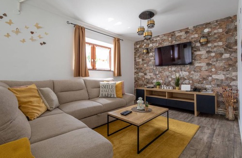 Brestovac House | 230 m² House ∙ 5 bedrooms ∙ 13 guests