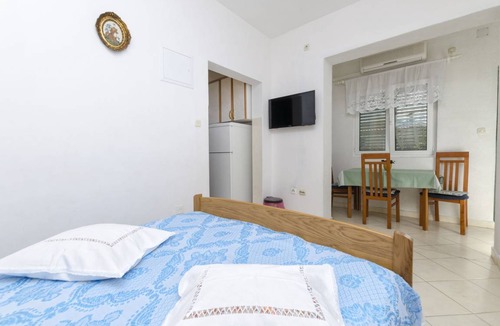 Pirovac Apartment | 24 m² Apartment ∙ 2 guests