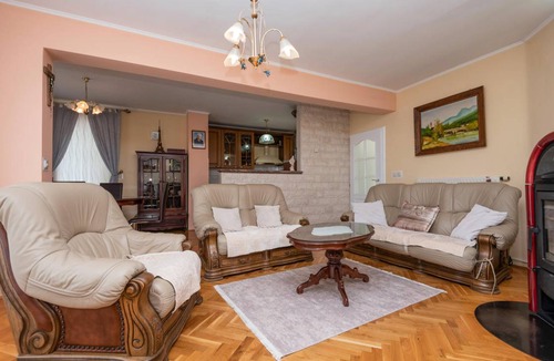 Prolozac House | 240 m² House ∙ 6 bedrooms ∙ 12 guests