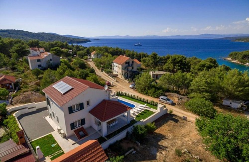 Cove Osibova (Milna) Villa | 240 m² Villa ∙ 4 bedrooms ∙ 8 guests