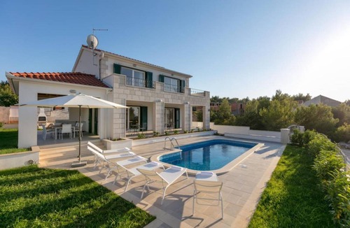 Cove Osibova (Milna) Villa | 240 m² Villa ∙ 4 bedrooms ∙ 8 guests