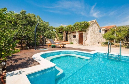 Seget House | 250 m² House ∙ 3 bedrooms ∙ 8 guests