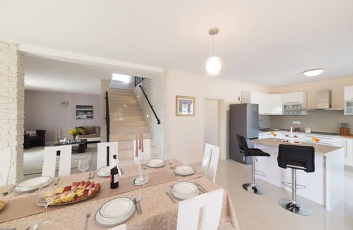 Lecevica House | 250 m² House ∙ 4 bedrooms ∙ 10 guests