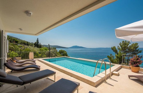Martinscica House | 250 m² House ∙ 4 bedrooms ∙ 8 guests