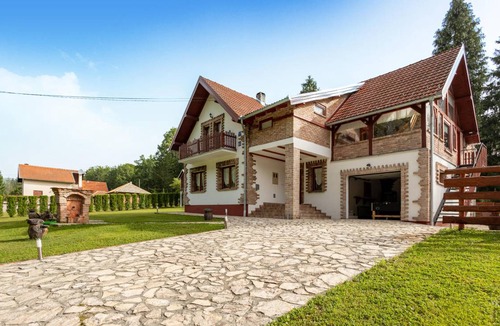 Brestovac House | 250 m² House ∙ 5 bedrooms ∙ 10 guests