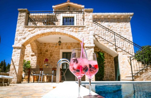 Kremena House | 250 m² House ∙ 7 bedrooms ∙ 24 guests