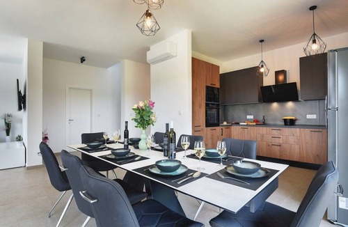Jadreski House | 258 m² House ∙ 3 bedrooms ∙ 8 guests