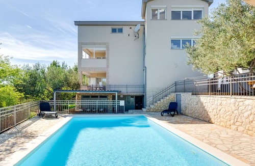 Maslenica Other | 260 m² Accommodation ∙ 7 bedrooms ∙ 16 guests