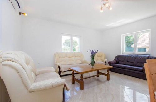 Bristane House | 260 m² House ∙ 4 bedrooms ∙ 8 guests