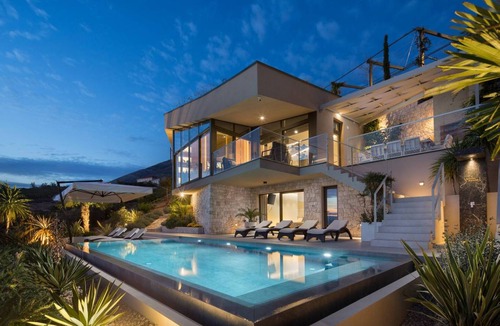 Postup Villa | 260 m² Villa ∙ 4 bedrooms ∙ 8 guests