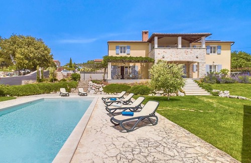 Heraki Villa | 260 m² Villa ∙ 5 bedrooms ∙ 9 guests