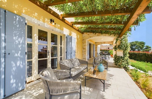 Heraki Villa | 260 m² Villa ∙ 5 bedrooms ∙ 9 guests