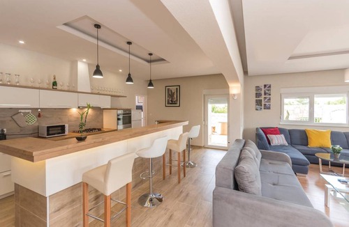Bilisane House | 262 m² House ∙ 6 bedrooms ∙ 12 guests