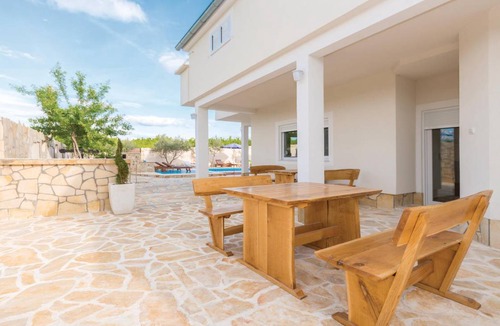 Bilisane House | 262 m² House ∙ 6 bedrooms ∙ 12 guests