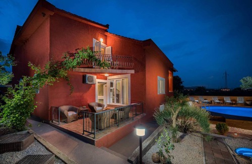 Bilice House | 270 m² House ∙ 5 bedrooms ∙ 8 guests