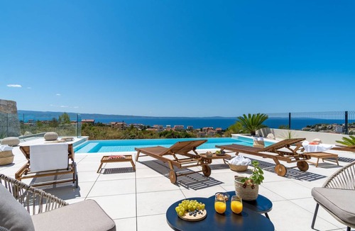 Podstrana Villa | 270 m² Villa ∙ 4 bedrooms ∙ 8 guests
