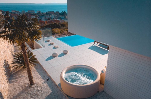 Podstrana Villa | 270 m² Villa ∙ 4 bedrooms ∙ 8 guests