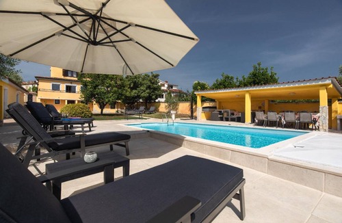 Zbandaj House | 280 m² House ∙ 5 bedrooms ∙ 14 guests