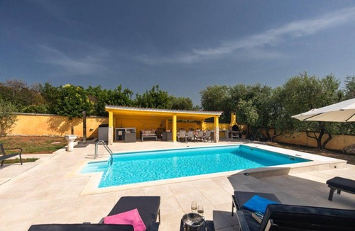 Zbandaj House | 280 m² House ∙ 5 bedrooms ∙ 14 guests