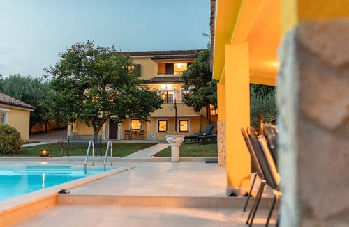 Zbandaj House | 280 m² House ∙ 5 bedrooms ∙ 14 guests
