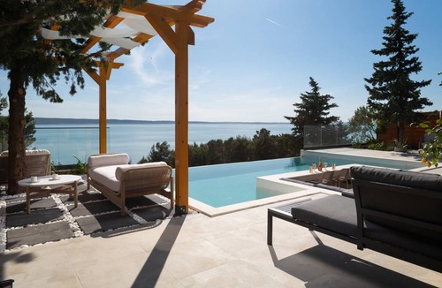 Starigrad Villa | 280 m² Villa ∙ 6 bedrooms ∙ 14 guests