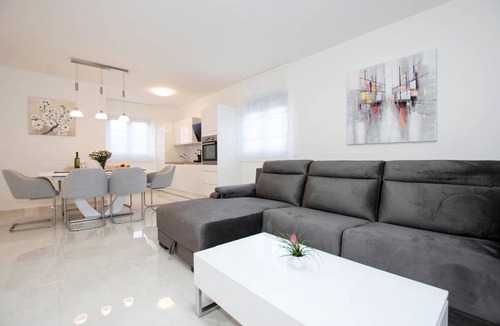Turanj House | 287 m² House ∙ 6 bedrooms ∙ 12 guests