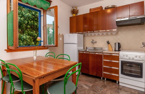 Cove Basina (Jelsa) Apartment | 2BR apt in the center 3min beach sea view balcony Tamara