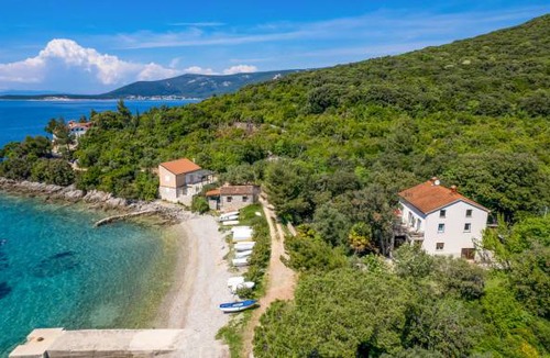 Sveti Jakov Apartment | 3 bedroom accommodation in Cres