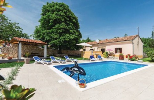Topid House | 3 bedroom accommodation in Labin