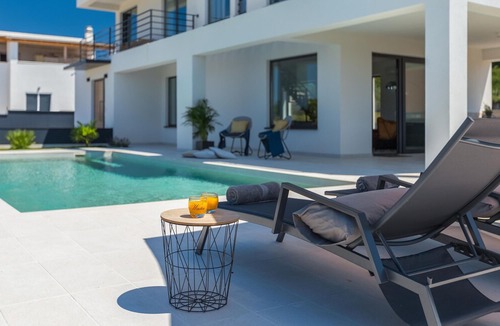 Galizana House | 3 bedroom accommodation in Galizana