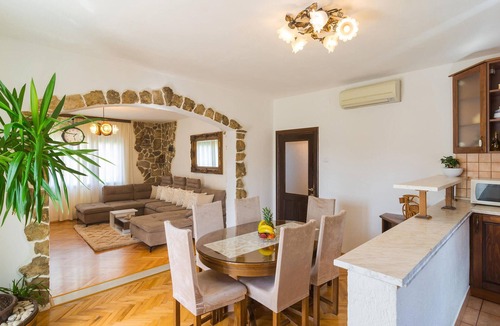 Srinjine Apartment | 3 bedroom awesome apartment in Srinjine