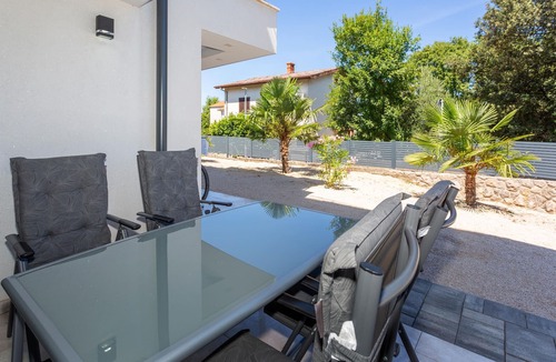 Malinska Apartment | 3 bedroom cozy apartment in Malinska