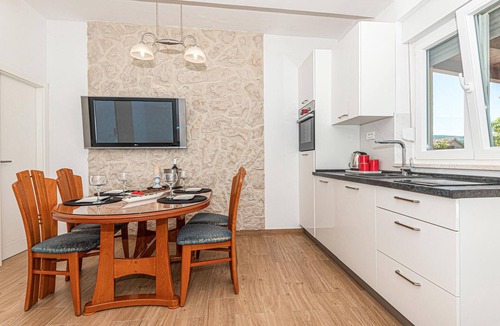 Donje Polje Apartment | 3 bedroom lovely apartment in Vrpolje