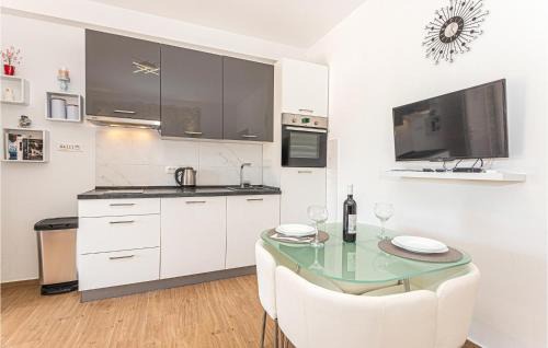 Donje Polje Apartment | 3 Bedroom Lovely Apartment In Vrpolje