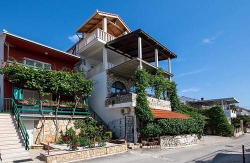 Komarna Apartment | 3 bedroom nice apartment in Komarna