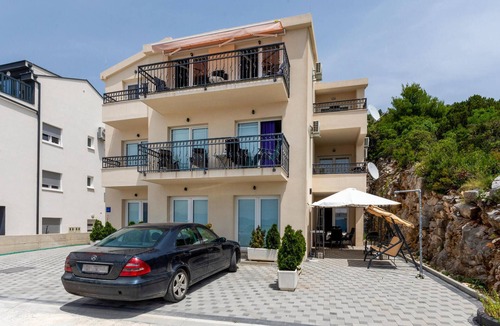 Komarna Apartment | 3 bedroom nice apartment in Komarna