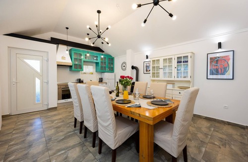 Citluk House | 3 bedroom nice home in Lucane