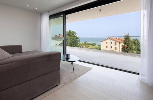 Zidarici Apartment | 3 bedroom pet friendly apartment in Malinska