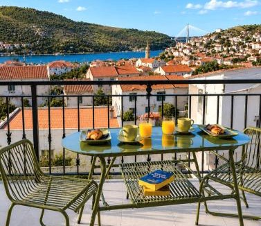 Mokosica Apartment | 3-bedroom Sea View Home with Private Parking