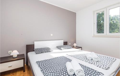 Supetarska Draga Apartment | 3 Bedroom Stunning Apartment In Supetarska Draga