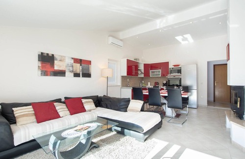 Ostrvica Apartment | 3 bedroom stunning apartment in Ostrvica