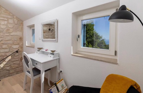 Zarace House | 3 bedroom stunning home in Zarace