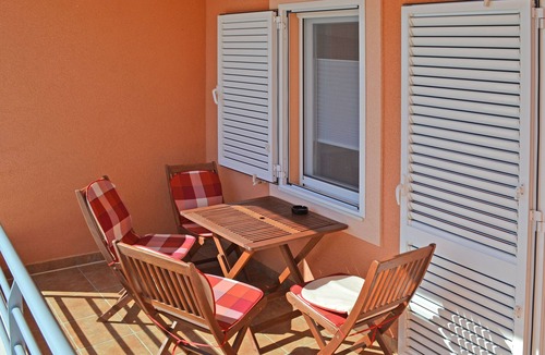 Tribunj Apartment | 3 BR OG Apartment with pool in Tribunj