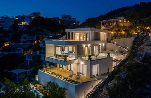 Vinisce House | 300 m² House ∙ 4 bedrooms ∙ 8 guests