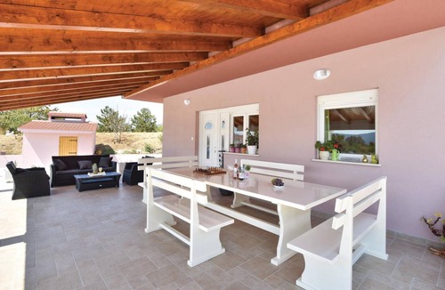 Neoric House | 300 m² House ∙ 6 bedrooms ∙ 16 guests